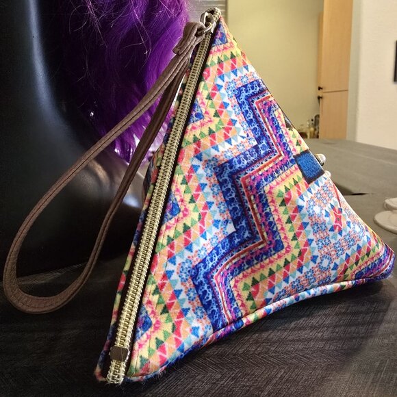 👁️Chula Pyramid Crossbody Bag - Evil Eye Embroidery - Bold & Unique! - Picture 4 of 8